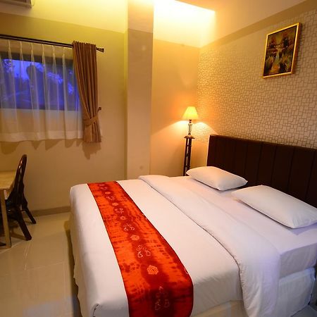 Queen City Hotel Banjarmasin Banjarmasin  Exteriör bild