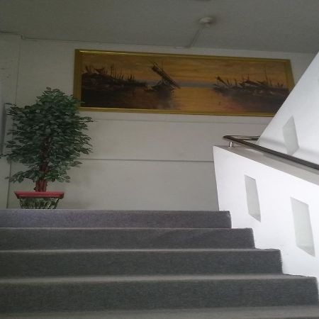 Queen City Hotel Banjarmasin Banjarmasin  Exteriör bild