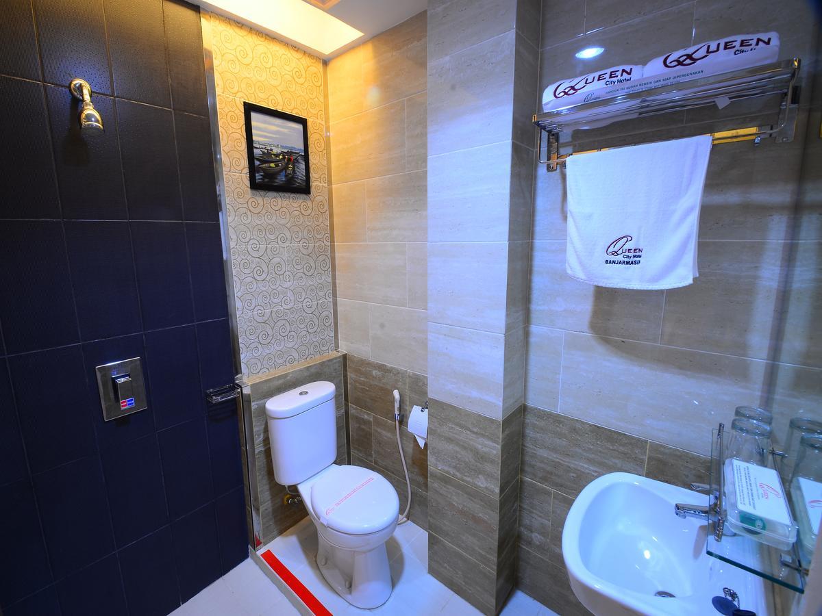 Queen City Hotel Banjarmasin Banjarmasin  Exteriör bild
