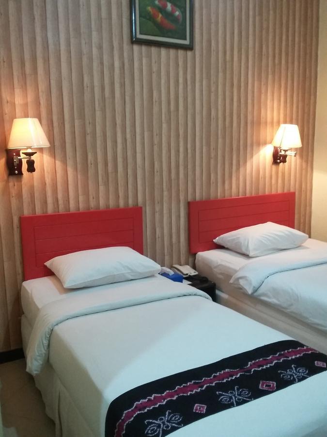 Queen City Hotel Banjarmasin Banjarmasin  Exteriör bild