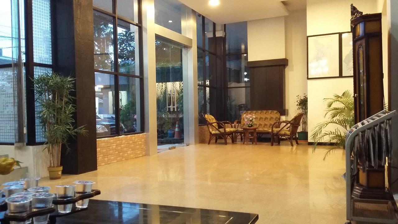 Queen City Hotel Banjarmasin Banjarmasin  Exteriör bild
