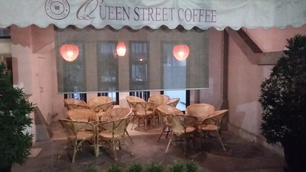 Queen City Hotel Banjarmasin Banjarmasin  Exteriör bild